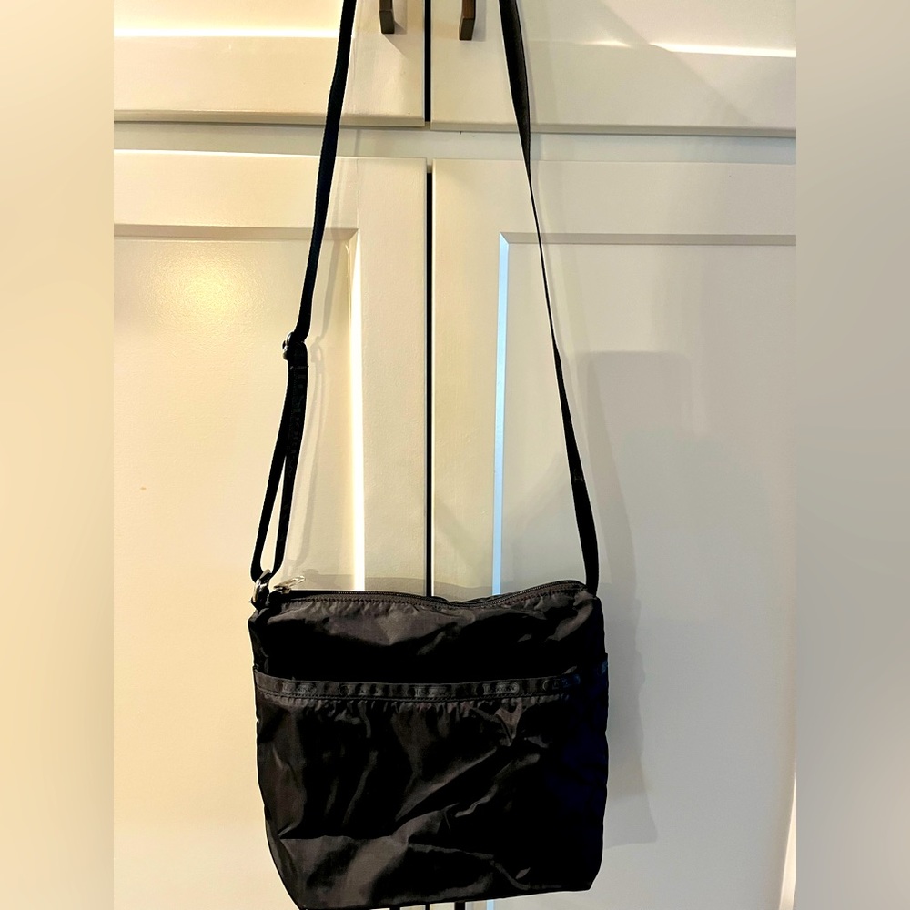 LeSportsac crossbody purse bag black lightweight 12 x 10 1/2